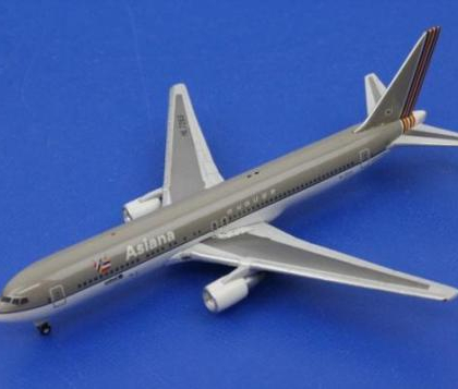 Asiana Boeing 767-300 - Star Jets SJAAR075