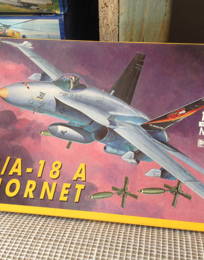 US Navy F/A-18A Hornet – Dragon 1.144 scale plastic kit