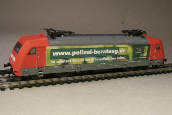 DB Class 101 with special livery www.polizi-beratung.de livery DCC FITTED – Fleischmann 997355