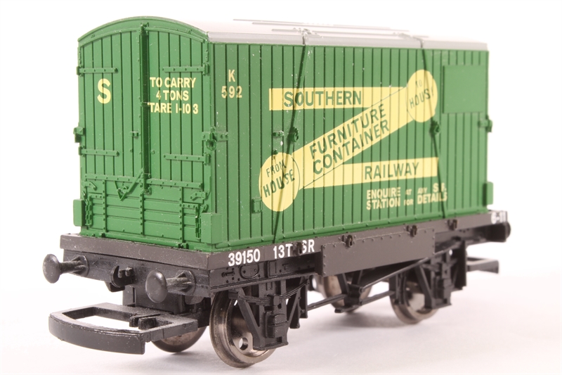 Conflat and container in SR green  – Hornby R6182A