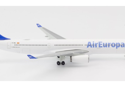 Air Europa Airbus A330-300 “Francisca Acera” – Herpa 533454
