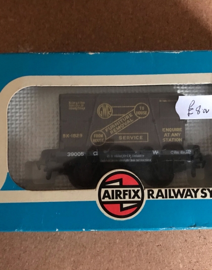 G.W.R Conflat and Container wagon  – Airfix 54331-8  Pre owned but as new