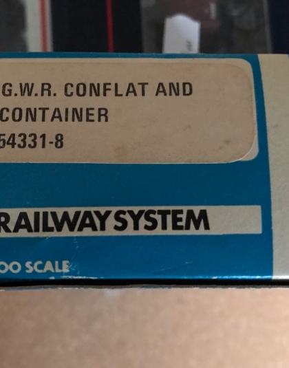 G.W.R Conflat and Container wagon  – Airfix 54331-8  Pre owned but as new