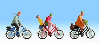CYCLISTS (3) AND ACCESSORIES FIGURE SET