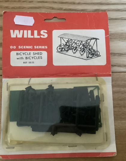 Bicycle Shed with Bicycles – Wills Scenic Series SS23