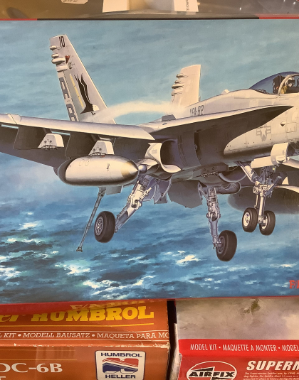 US NAVY F/A-18C HORNET – Hasegawa Hobby Kits 02901  box worn