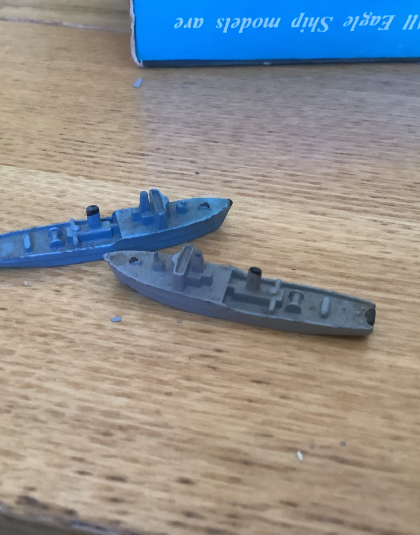 HMS PICTON + HMS WISTON Class  – Triang 1:200 scale model M803/6 no box  see picture for condition