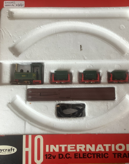 Playcraft P1600-SD01 Quarry Train Set – 0-4-0 Loco, three tipper wagons – Pre-owned – loco and wagons only