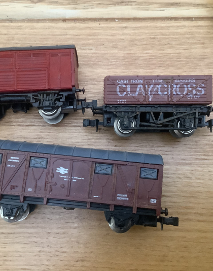 Freight Wagons (3) – N Gauge Unboxed Lima