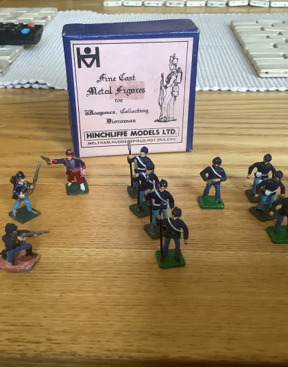 Hinchliffe Models 25mm – 14 painted figures