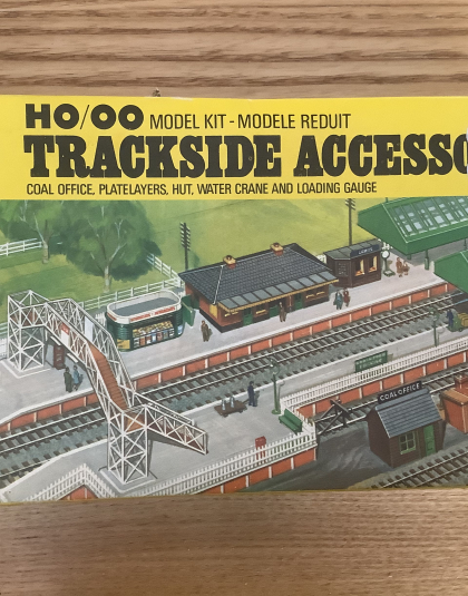 Trackside Accessories  – Airfix HO/O 03606-1 (Part Kit)