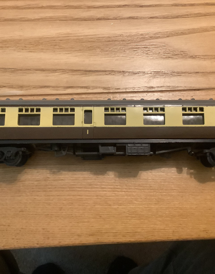 Chocolate and Cream 1st class coach 16198 Triang OO Gauge