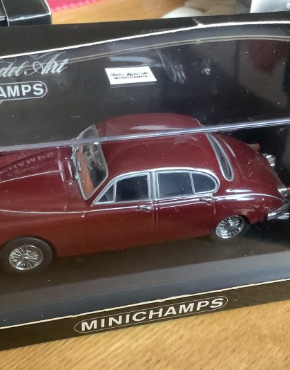 Jaguar Mk11 Saloon 1959-67 Red Minichamps 1:43 scale 430 130602