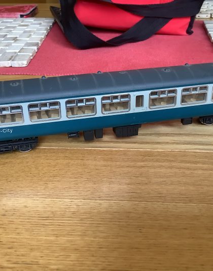 Hornby OO – BR Mk2 Inter City coach – blue grey – chrome windows