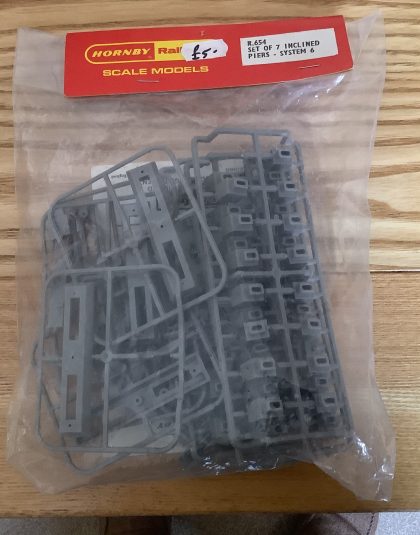 Hornby R654 – Set of 7 Inclined Piers System 6
