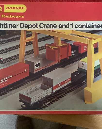 Triang/Hornby R675 Freightliner Depot Crane set