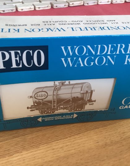 Peco wonderful Wagon Kit – ESSO Tanker