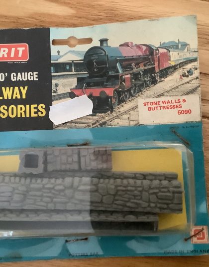 Merit Railway Accessories – Stone wall and Buttresses 5090