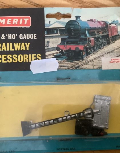 Merit Railway Accessories – Signal and Trackside Box 5094
