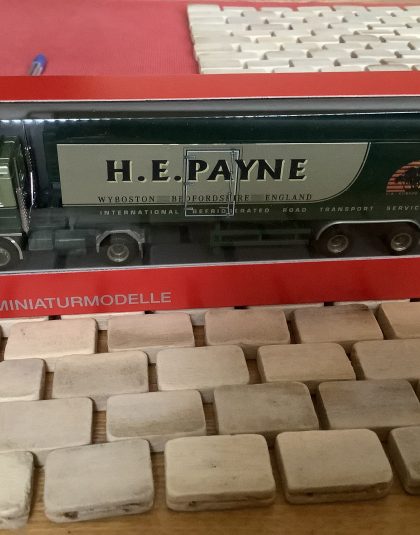 HE PAYNE of BEDFORD – SCANIA 143 REFRIGERATED BOX SEMITRAILER Herpa 315661