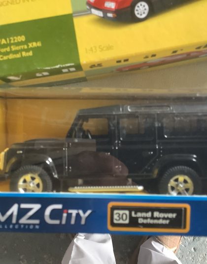 Land Rover Defender Black – RMZ City Model 30