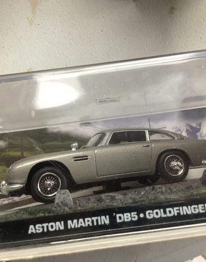 Aston Martin DB5 GOLDFINGER – Universal Hobbies