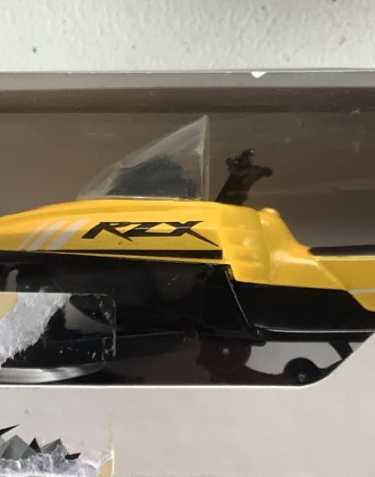 1:32 Scale Snowmobil yellow – Jagerndorfer Collection
