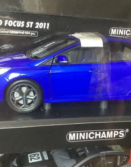 Ford Focus ST 2011 Metallic Blue – Minichamps 1:18 scale