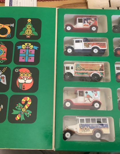 The Christmas Collection 10 Vehicles – Matel Cameo Set