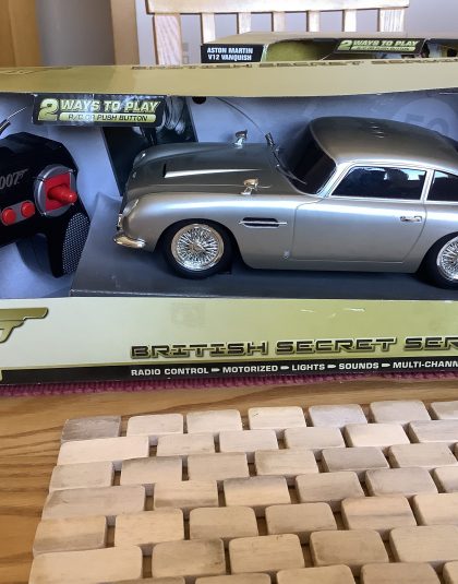 Aston Martin DB5 James Bond Skyfall – Toy State Radio Control Car