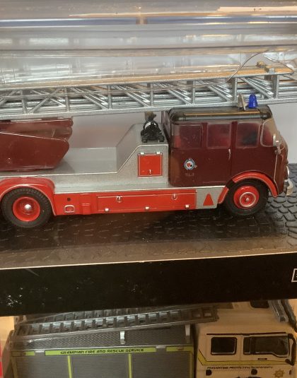 Newcastle AEC Mercury TL Fire Engine – Oxford Diecast 76am002