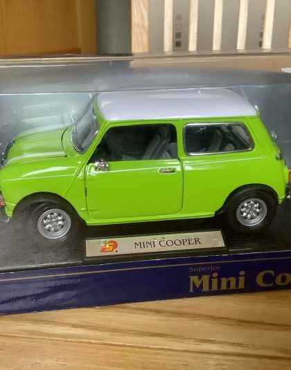 Mini Cooper  – Superior  Models 1:24 Scale
