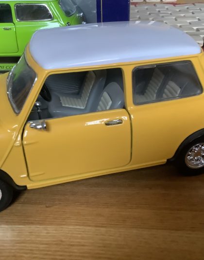 Mini Cooper  Yellow/white – Sunnyside Models 1:16 Scale