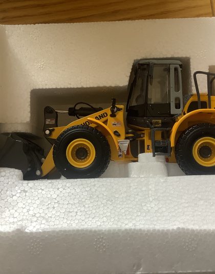 New Holland W190B Front Loader – 1:50 Scale – ROS 
