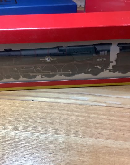 Hornby OO R2267 Merchant Navy Class 4-6-2 Brocklebank Line