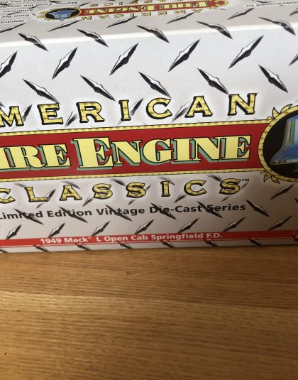 Springfield Fire Dept 1949 MACK open cab Fire Engine  – Corgi US52803  1:50 scale