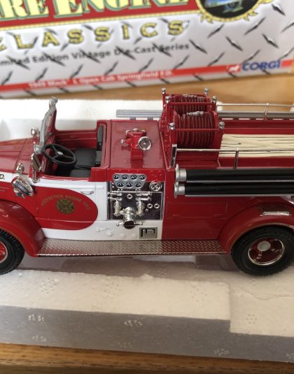 Springfield Fire Dept 1949 MACK open cab Fire Engine  – Corgi US52803  1:50 scale