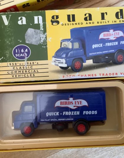 Ford Thames Trader Van  Birds Eye  – Lledo Vanguards va6002