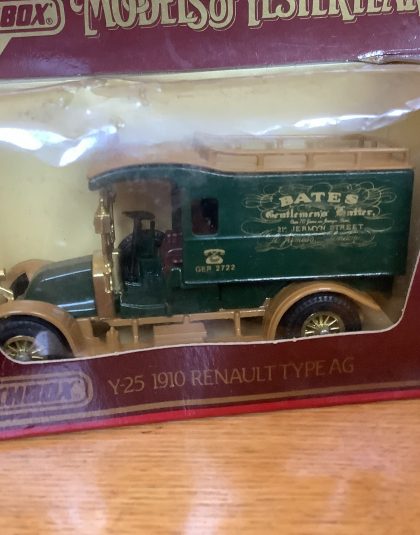 Bates Hatters 1910 Renault Type AG van  – Models of yesteryear Y-25