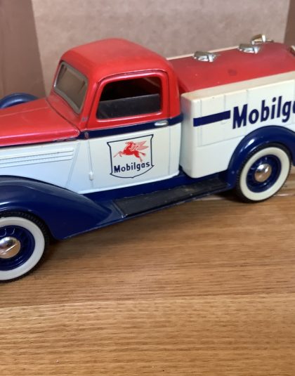MOBILGAS Ford Tanker MONEY BOX  – Liberty Classics 1:25 scale