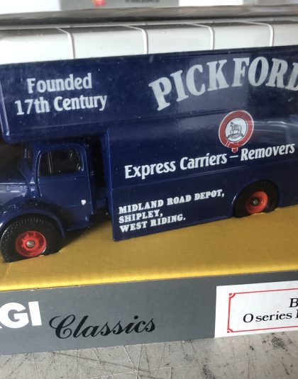 Corgi Classics Bedford O Series Pantechnicon PICKFORDS