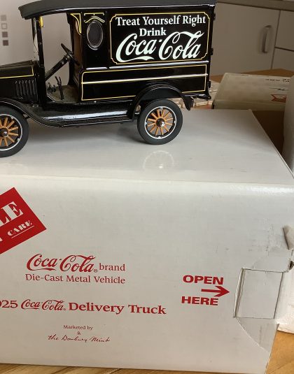 DANBURY MINT 1925 COCA-COLA FORD MODEL T DELIVERY TRUCK  1:24 SCALE