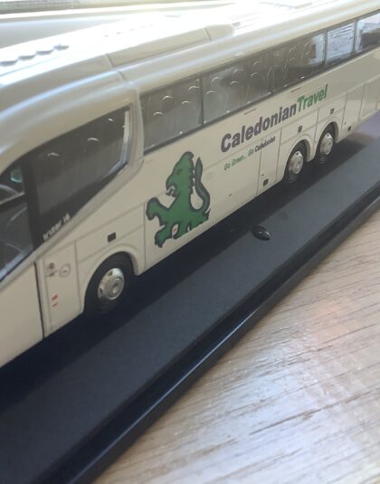 Caledonian Travel GREEN IRIZAR I6  – Oxford Diecast 