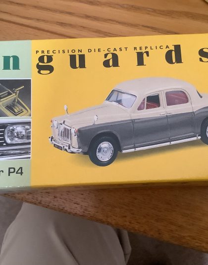 Rover P4 Ivory/Grey  – Lledo Vanguards va19008