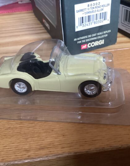Triumph TR4 cream – Corgi  1:43 scale