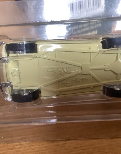 Triumph TR4 cream – Corgi  1:43 scale