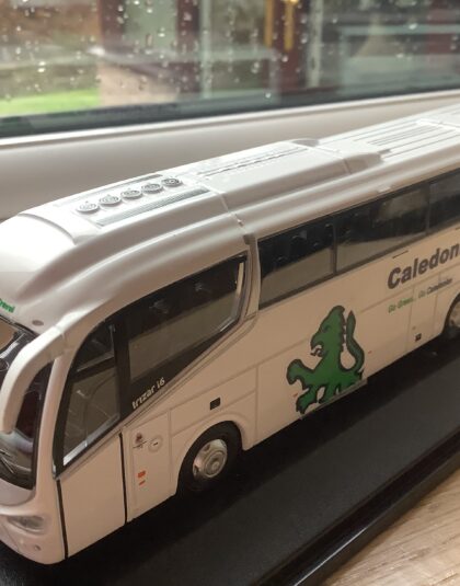 Caledonian Travel GREEN IRIZAR I6  – Oxford Diecast 