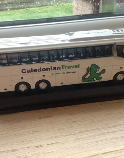 Caledonian Travel GREEN IRIZAR I6  – Oxford Diecast 