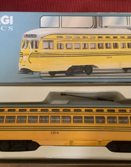 CINCINNATI PCC Street Car –  Corgi 55005 1:50 Scale