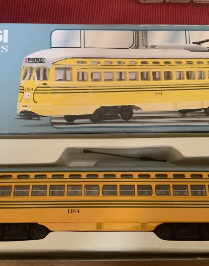 CINCINNATI PCC Street Car –  Corgi 55005 1:50 Scale